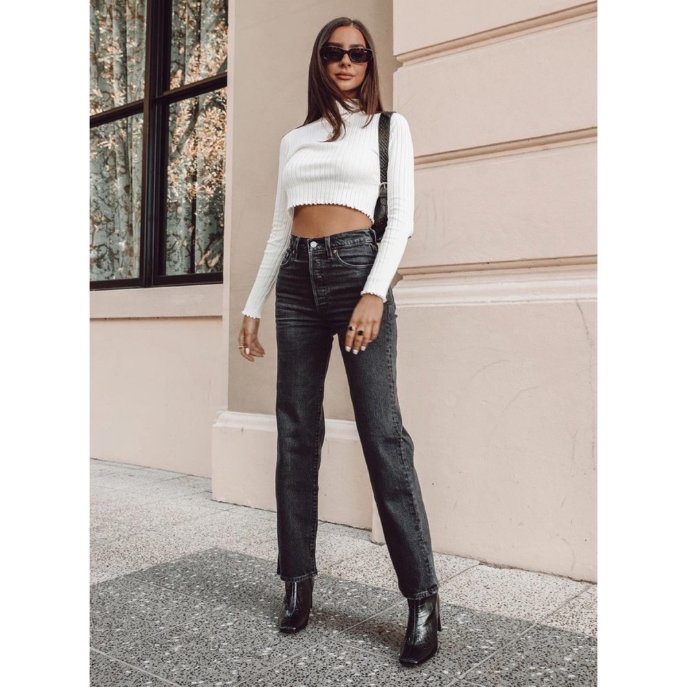 Levi's RibCage Ankle Straight Jeans - Picture 2 of 16